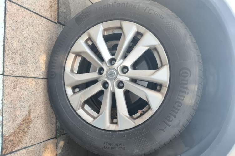 Used Nissan X-Trail 2014 2.5L CVT Luxury Edition 4WD Right Front Wheel Hub