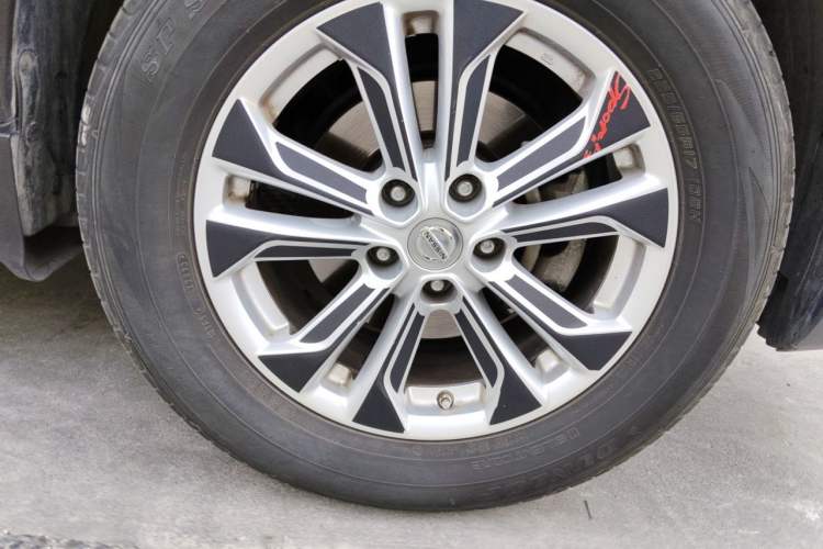 Used Nissan X-Trail 2014 2.5L CVT Luxury Edition 4WD Right Front Wheel Hub