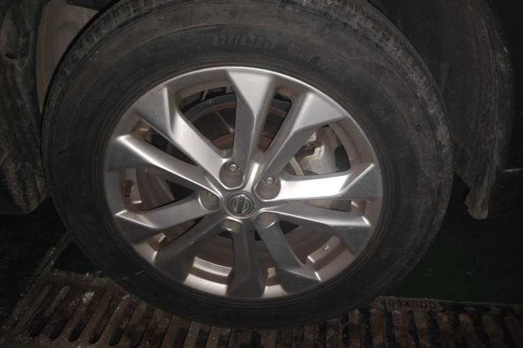 Used Nissan X-Trail 2014 2.0L CVT Comfort Edition 2WD Right Front Wheel Hub