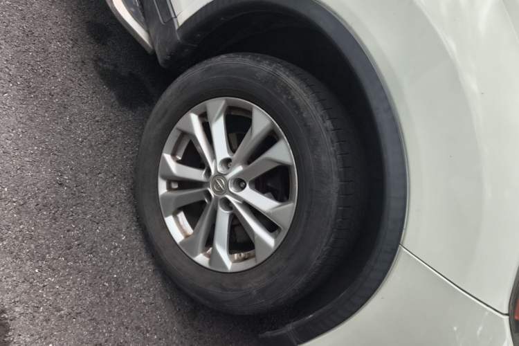 Used Nissan X-Trail 2014 2.0L CVT Comfort Edition 2WD Right Front Wheel Hub