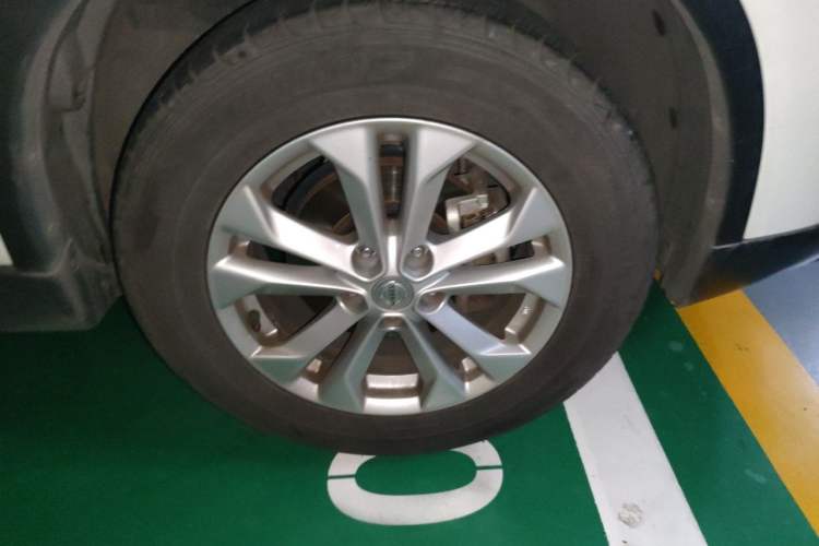 Used Nissan X-Trail 2014 2.0L CVT Comfort Edition 2WD Right Front Wheel Hub