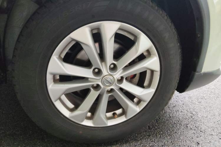 Used Nissan X-Trail 2014 2.0L CVT Comfort Edition 2WD Right Front Wheel Hub