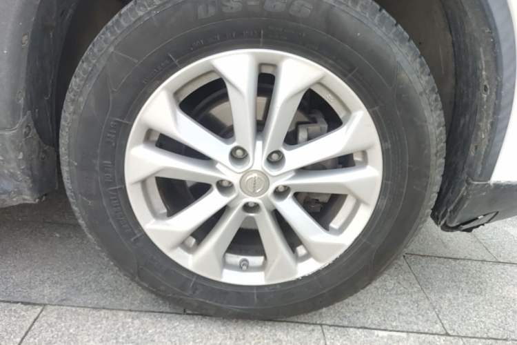 Used Nissan X-Trail 2014 2.5L CVT Luxury Edition 4WD Right Front Wheel Hub
