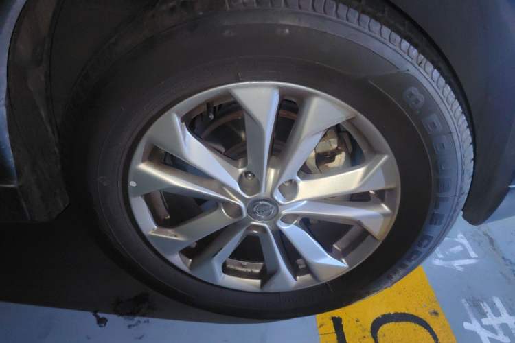 Used Nissan X-Trail 2014 2.5L CVT Leading Edition 4WD Right Front Wheel Hub