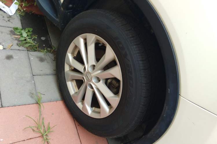 Used Nissan X-Trail 2014 2.0L CVT Comfort Edition 2WD Right Front Wheel Hub