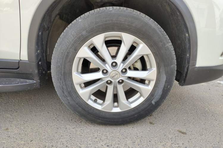 Used Nissan X-Trail 2014 2.0L CVT Comfort Edition 2WD Right Front Wheel Hub