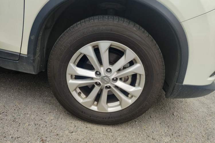 Used Nissan X-Trail 2014 2.0L CVT Comfort Edition 2WD Right Front Wheel Hub