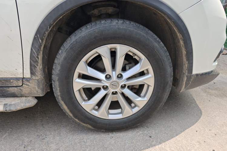 Used Nissan X-Trail 2014 2.5L CVT Luxury Edition 4WD Right Front Wheel Hub