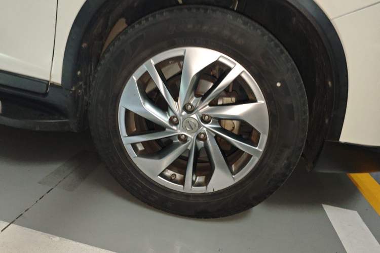 Used Nissan X-Trail 2014 2.5L CVT Ultimate Edition 4WD Right Front Wheel Hub