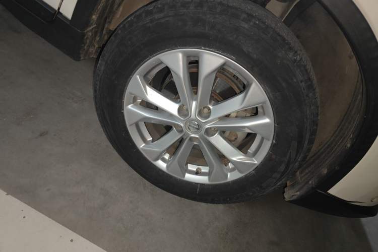 Used Nissan X-Trail 2014 2.5L CVT Luxury Edition 4WD Right Front Wheel Hub