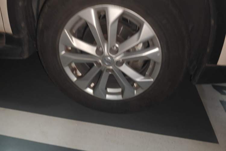 Used Nissan X-Trail 2014 2.5L CVT Luxury Edition 4WD Right Front Wheel Hub