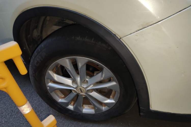 Used Nissan X-Trail 2014 2.0L CVT Comfort Edition 2WD Right Front Wheel Hub