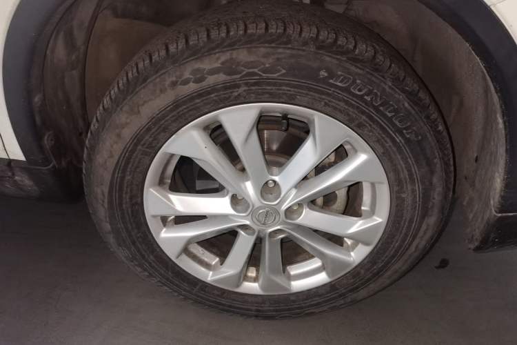 Used Nissan X-Trail 2014 2.0L CVT Comfort Edition 2WD Right Front Wheel Hub