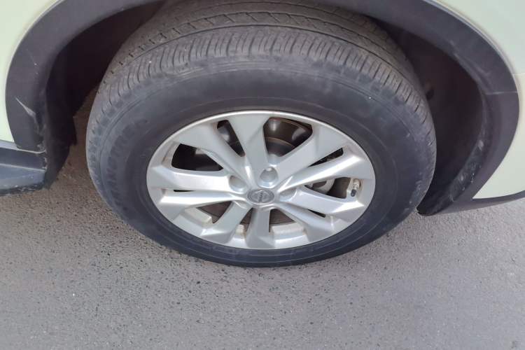 Used Nissan X-Trail 2014 2.5L CVT Luxury Edition 4WD Right Front Wheel Hub
