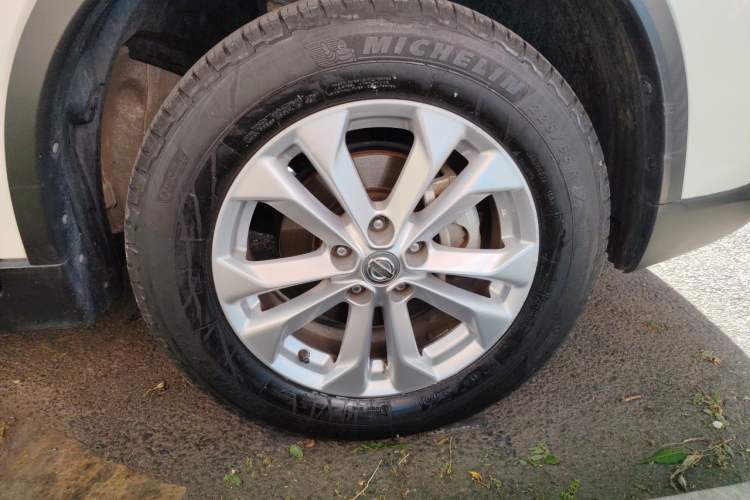 Used Nissan X-Trail 2014 2.0L CVT Comfort Edition 2WD Right Front Wheel Hub