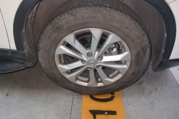 Used Nissan X-Trail 2014 2.5L CVT Luxury Edition 4WD Right Front Wheel Hub