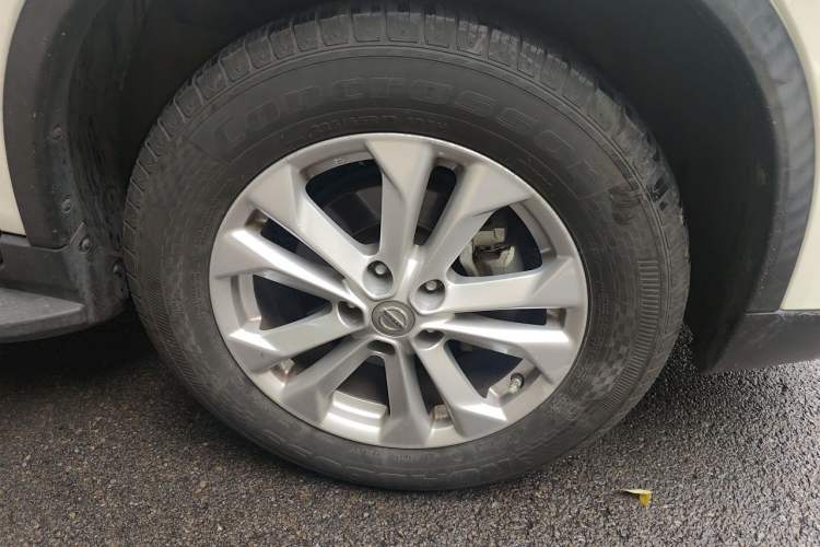 Used Nissan X-Trail 2014 2.0L CVT Comfort Edition 2WD Right Front Wheel Hub
