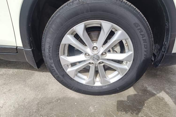 Used Nissan X-Trail 2014 2.5L CVT Luxury Edition 4WD Right Front Wheel Hub