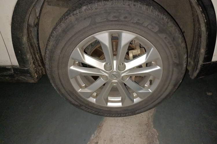 Used Nissan X-Trail 2014 2.0L CVT Comfort Edition 2WD Right Front Wheel Hub