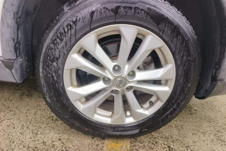 Used Nissan X-Trail 2014 2.0L CVT Comfort Edition 2WD Right Front Wheel Hub