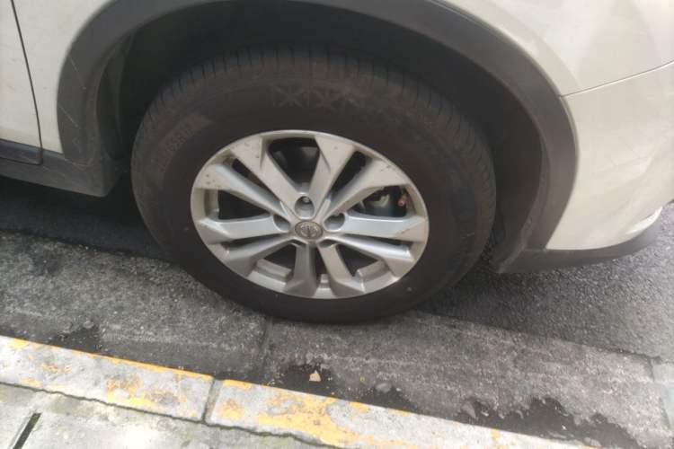 Used Nissan X-Trail 2014 2.0L CVT Comfort Edition 2WD Right Front Wheel Hub