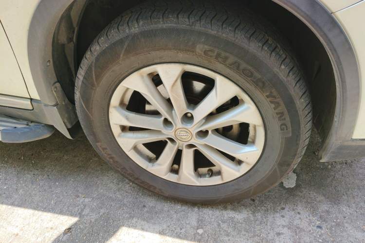 Used Nissan X-Trail 2014 2.0L CVT Comfort Edition 2WD Right Front Wheel Hub