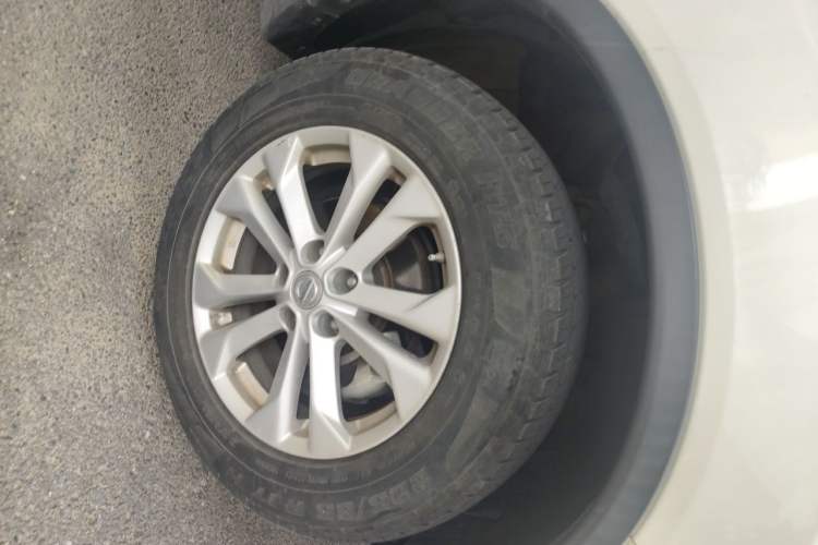 Used Nissan X-Trail 2014 2.0L CVT Comfort Edition 2WD Right Front Wheel Hub