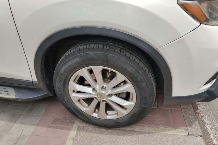 Used Nissan X-Trail 2014 2.5L CVT Luxury Edition 4WD Right Front Wheel Hub