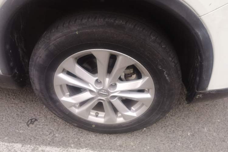 Used Nissan X-Trail 2014 2.0L CVT Comfort Edition 2WD Right Front Wheel Hub