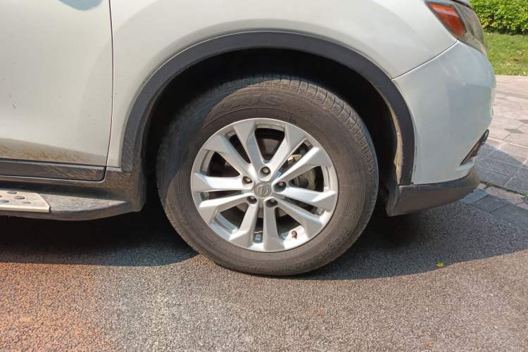Used Nissan X-Trail 2014 2.5L CVT Leading Edition 4WD Right Front Wheel Hub