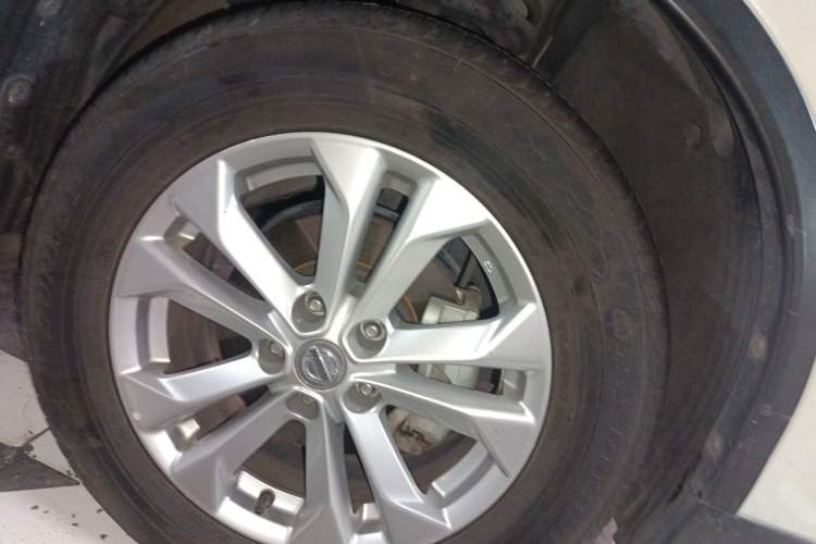 Used Nissan X-Trail 2014 2.0L CVT Comfort Edition 2WD Right Front Wheel Hub