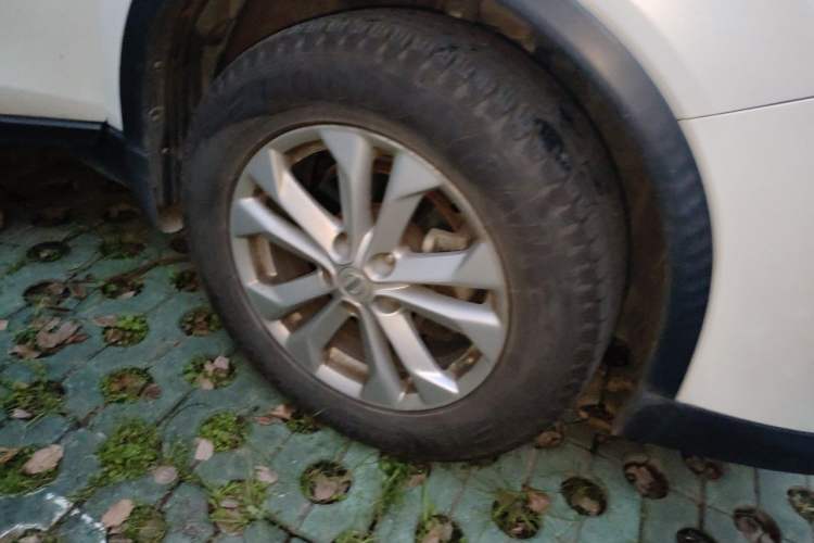 Used Nissan X-Trail 2014 2.5L CVT Luxury Edition 4WD Right Front Wheel Hub