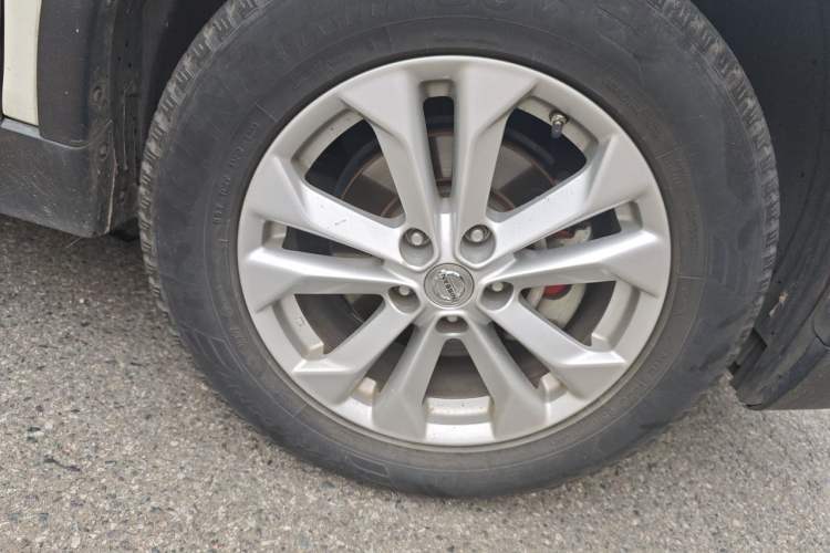 Used Nissan X-Trail 2014 2.5L CVT Luxury Edition 4WD Right Front Wheel Hub