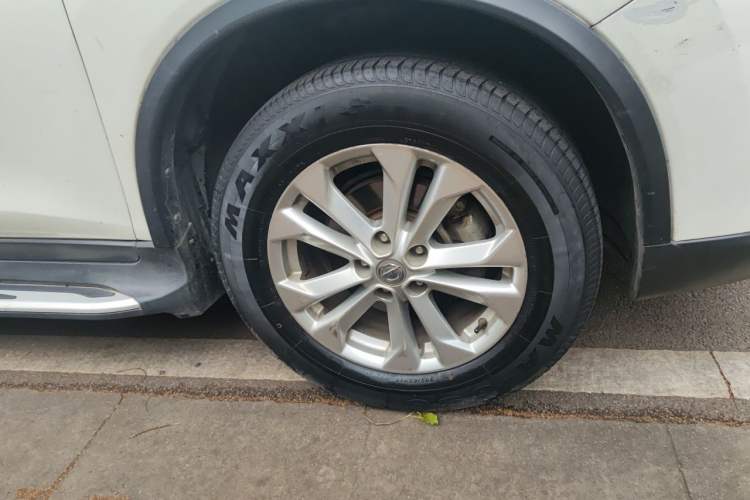 Used Nissan X-Trail 2014 2.0L CVT Comfort Edition 2WD Right Front Wheel Hub