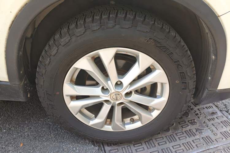 Used Nissan X-Trail 2014 2.5L CVT Luxury Edition 4WD Right Front Wheel Hub
