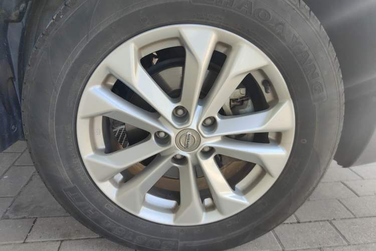 Used Nissan X-Trail 2014 2.0L CVT Comfort Edition 2WD Right Front Wheel Hub