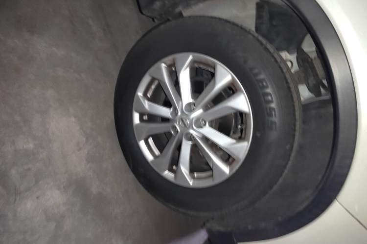 Used Nissan X-Trail 2014 2.0L CVT Comfort Edition 2WD Right Front Wheel Hub