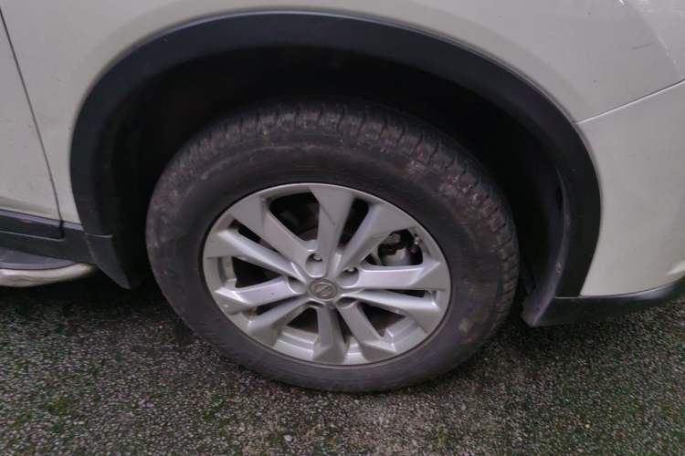 Used Nissan X-Trail 2014 2.5L CVT Luxury Edition 4WD Right Front Wheel Hub