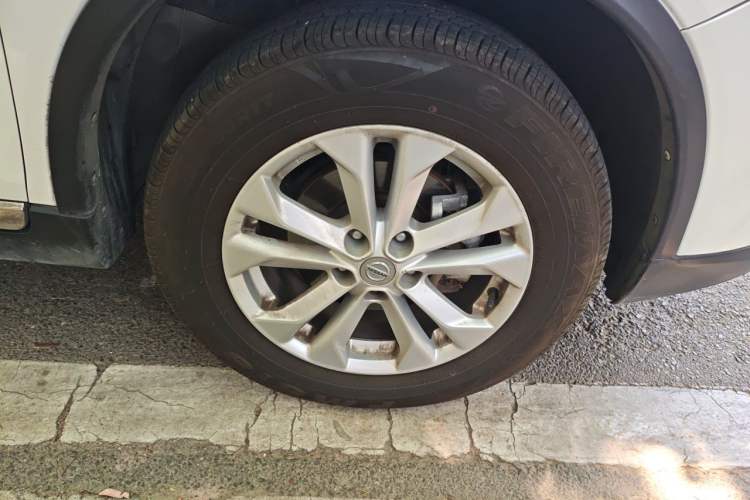 Used Nissan X-Trail 2014 2.0L CVT Comfort Edition 2WD Right Front Wheel Hub