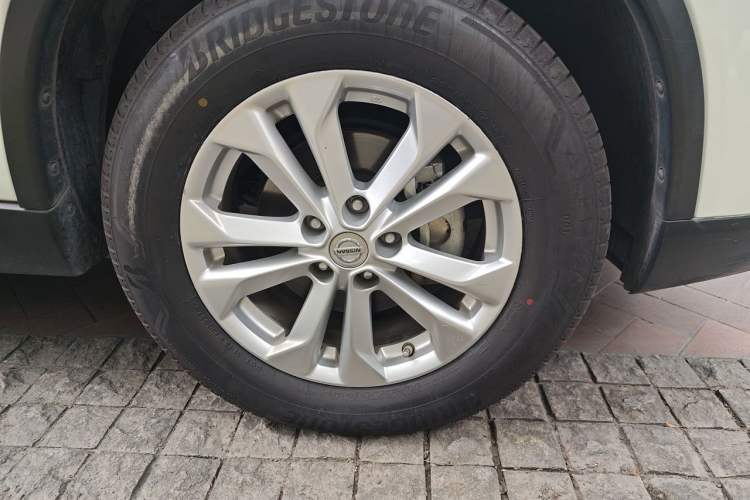 Used Nissan X-Trail 2014 2.0L CVT Comfort Edition 2WD Right Front Wheel Hub