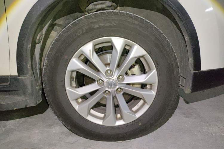 Used Nissan X-Trail 2014 2.0L CVT Comfort Edition 2WD Right Front Wheel Hub