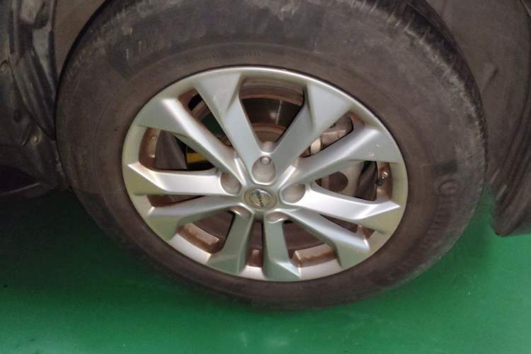 Used Nissan X-Trail 2014 2.5L CVT Luxury Edition 4WD Right Front Wheel Hub