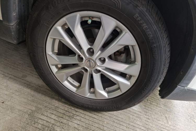 Used Nissan X-Trail 2014 2.5L CVT Luxury Edition 4WD Right Front Wheel Hub
