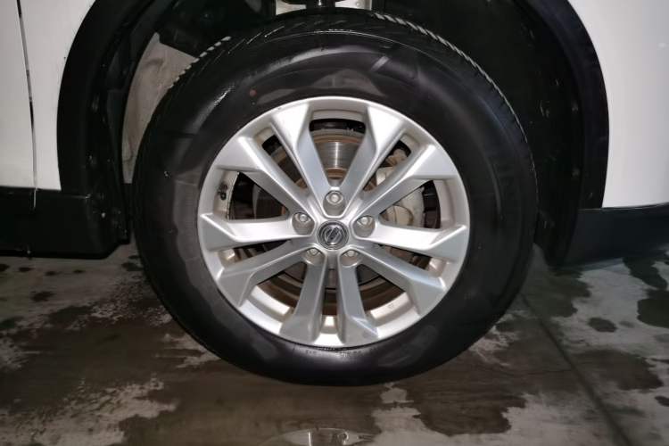 Used Nissan X-Trail 2014 2.0L CVT Comfort Edition 2WD Right Front Wheel Hub