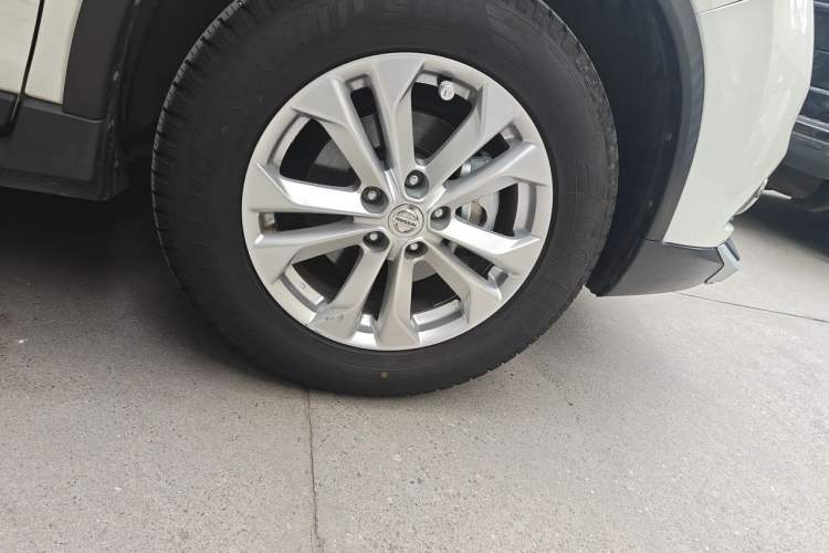 Used Nissan X-Trail 2014 2.0L CVT Comfort Edition 2WD Right Front Wheel Hub
