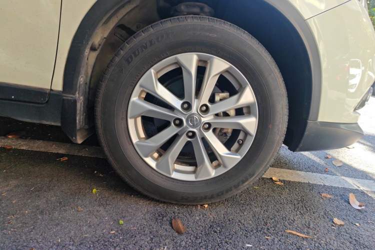 Used Nissan X-Trail 2014 2.5L CVT Leading Edition 4WD Right Front Wheel Hub
