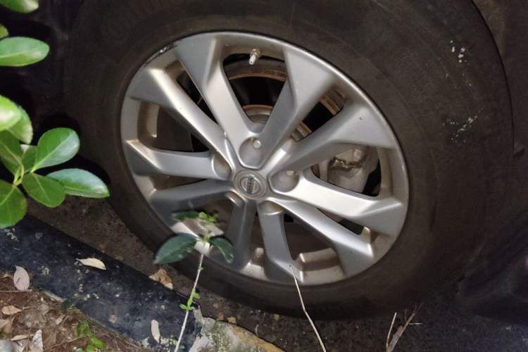 Used Nissan X-Trail 2014 2.0L CVT Comfort Edition 2WD Right Front Wheel Hub
