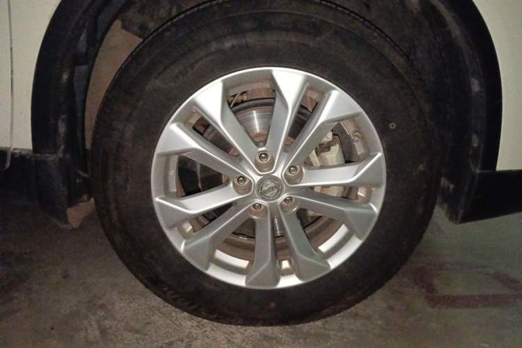 Used Nissan X-Trail 2014 2.5L CVT Luxury Edition 4WD Right Front Wheel Hub