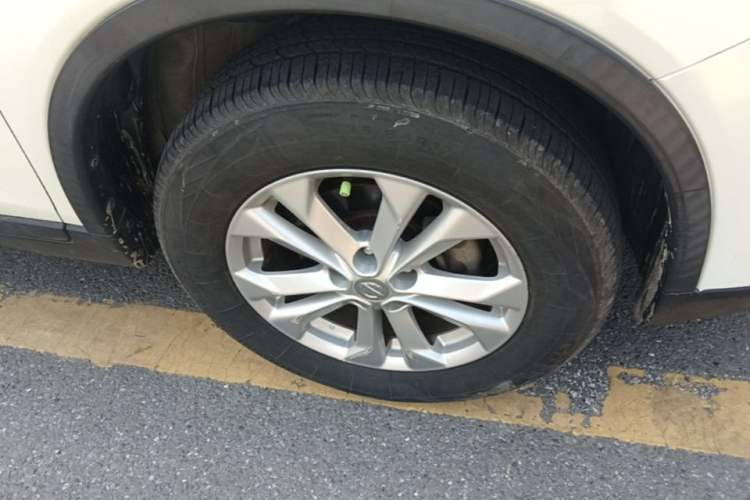 Used Nissan X-Trail 2014 2.0L CVT Comfort Edition 2WD Right Front Wheel Hub