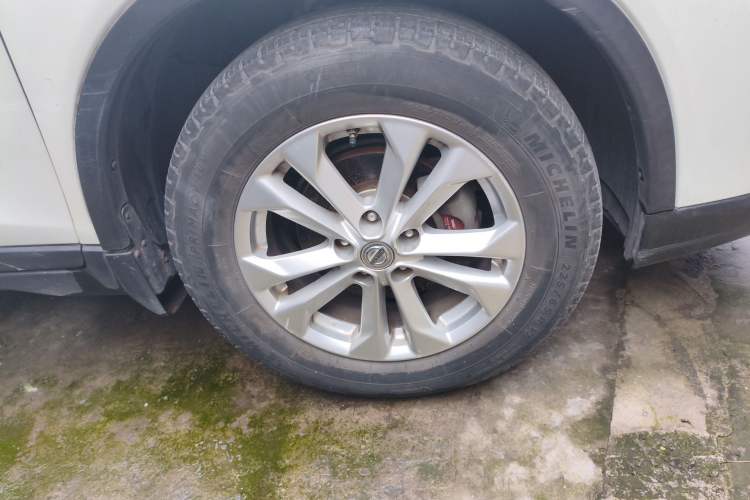 Used Nissan X-Trail 2014 2.5L CVT Luxury Edition 4WD Right Front Wheel Hub